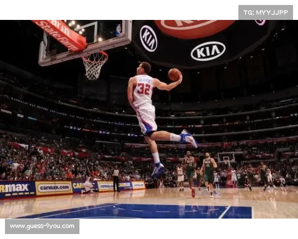 老鹰新秀格里芬次节完成两次抢断反击暴扣